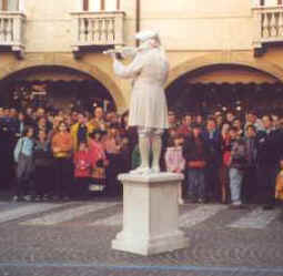 Italian living statue performer Italian living statue performer